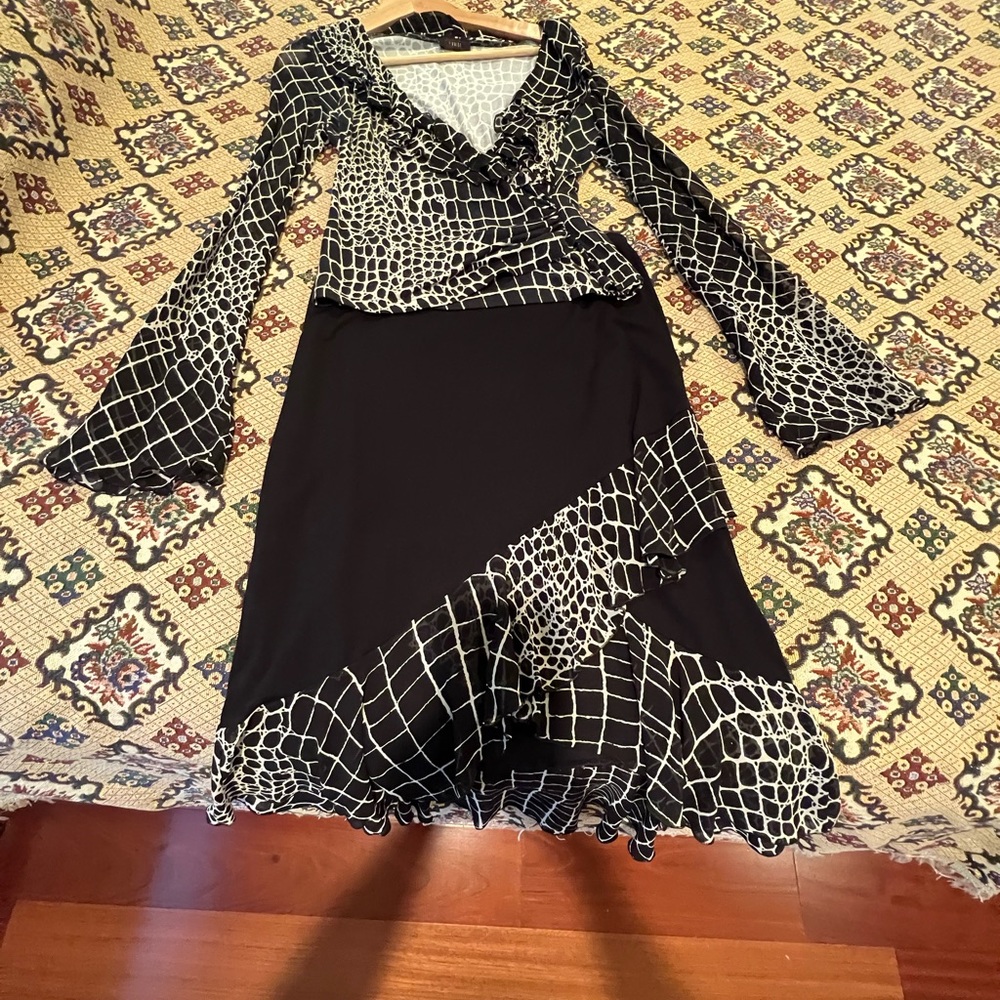 Stunning 2 piece suit that is a rear find!